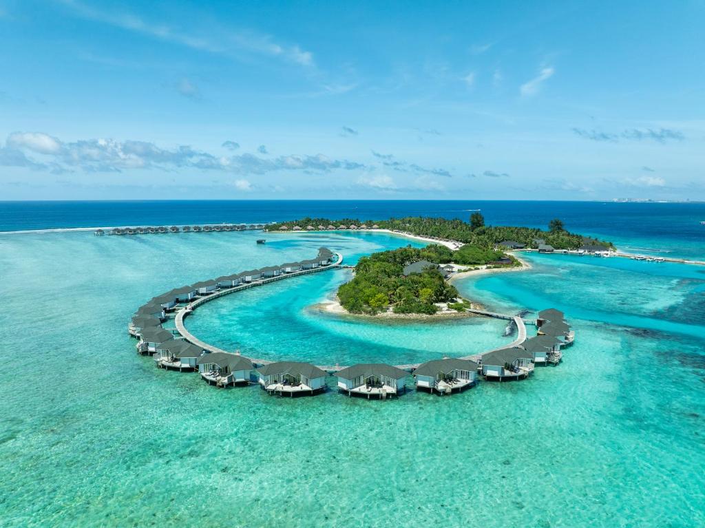 Cinnamon Dhonveli Maldives Review 2026: Surf, Stay & Full Guide